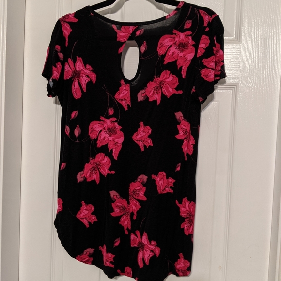 Dynamite tee with keyhole back - Picture 2 of 3